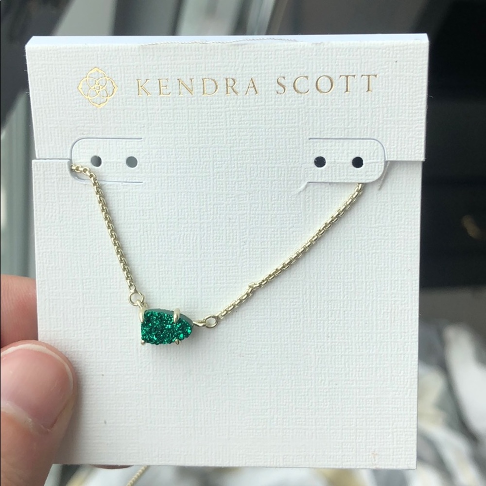 Green Kendra Scott necklace